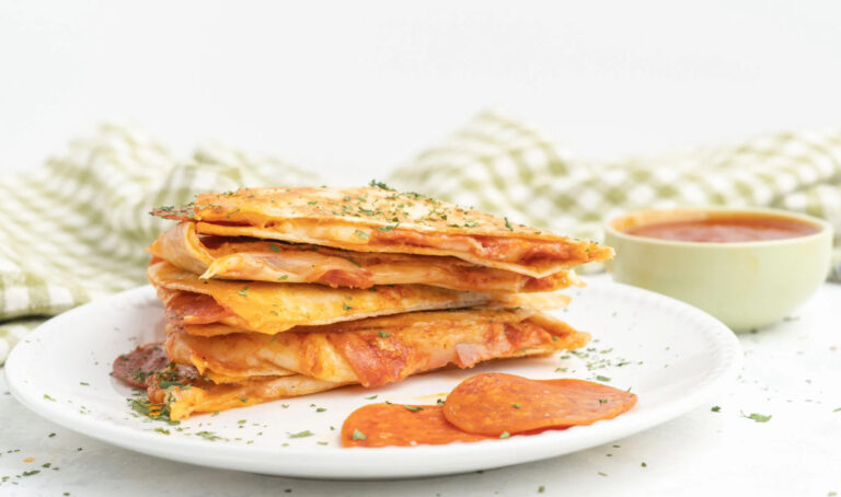 Pizzadilla pizza quesadilla