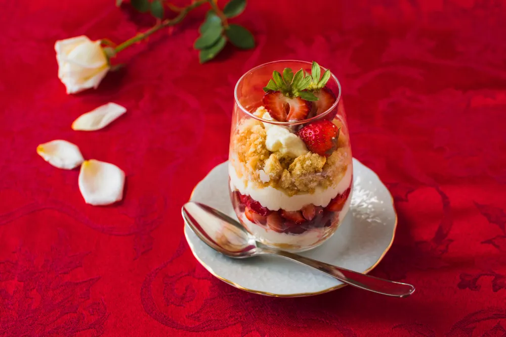 Eton Mess - British strawberry dessert - easy meringue dessert - summer dessert recipe - whipped cream and strawberries